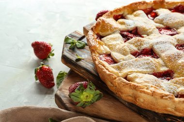 Masada lezzetli çilekli turta