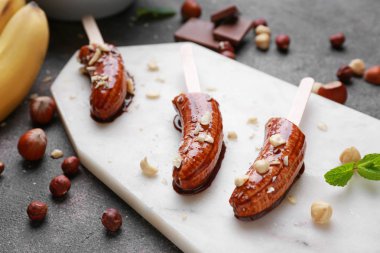 Masada çikolata kaplı muz ile Sticks