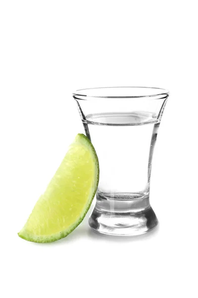 Colpo di tequila su sfondo bianco — Foto Stock