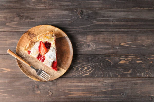 Piece of tasty strawberry pie on wooden table — Stock Photo, Image