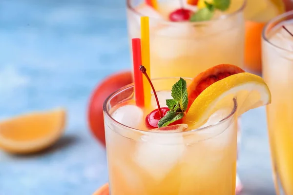 Glass of Tequila Sunrise cocktail, closeup — Stock Photo, Image