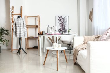 Terzi dikiş makinesi atölye ile şık işyeri