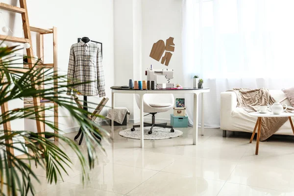 Stylish workplace of tailor with sewing machine in workshop — Stock Photo, Image