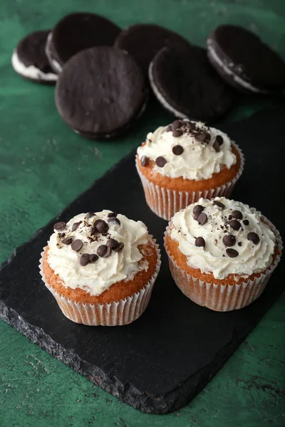 Slate plate with tasty muffins on table — Stock Photo, Image