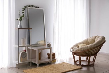 Odanın iç koltuk ile büyük ayna