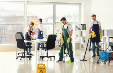 Kapıcılar ofis temizlik ekibi