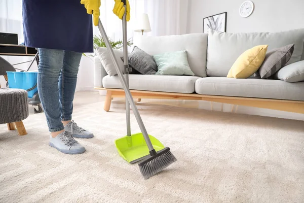 Female janitor cleaning floor in room — Stock Photo, Image