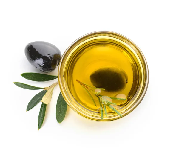 Cuenco de sabroso aceite de oliva sobre fondo blanco — Foto de Stock