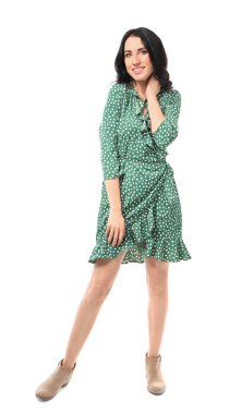 Beyaz arka planda güzel bir kadının portresi