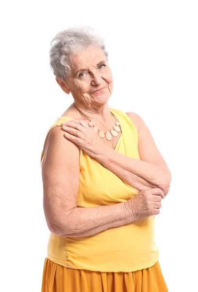 Retrato de mujer mayor sobre fondo blanco — Foto de Stock