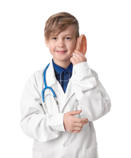 Retrato de médico pequeño con modelo de oreja sobre fondo blanco — Foto de Stock