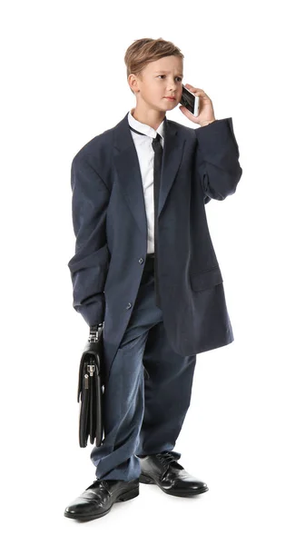 Porträt eines kleinen Geschäftsmannes, der auf weißem Hintergrund telefoniert — Stockfoto