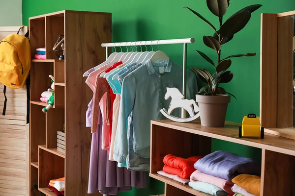 Elegante interior del vestidor infantil — Foto de Stock