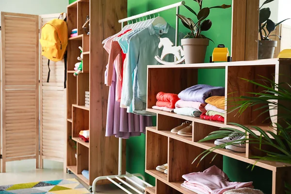 Elegante interior del vestidor infantil — Foto de Stock