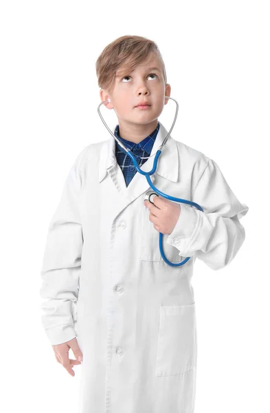 Porträt des kleinen Arztes auf weißem Hintergrund lizenzfreie Stockfotos