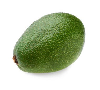 Beyaz arkaplanda taze avokado