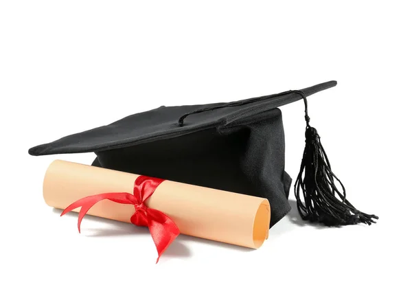 Tablero de mortero y diploma sobre fondo blanco. Concepto de graduación de la escuela secundaria — Foto de Stock