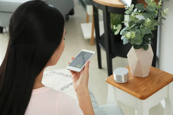 Young Asian woman using application of smart home automation — Stock Photo, Image