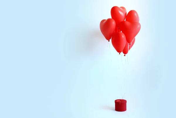 Herzförmige Luftballons mit Geschenkbox auf hellem Hintergrund — Stockfoto