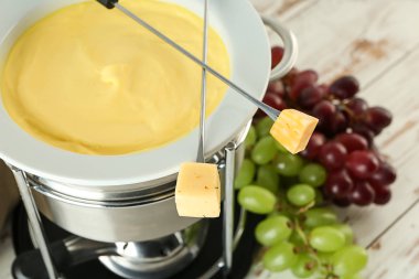 Peynirli Fondü masada