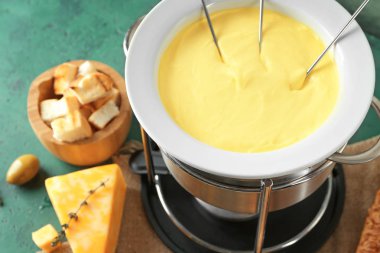 Peynirli Fondü masada