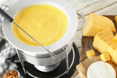 Peynirli Fondü masada