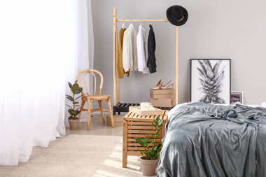 Yatak odası iç şık mobilya ile Hafif perdeler