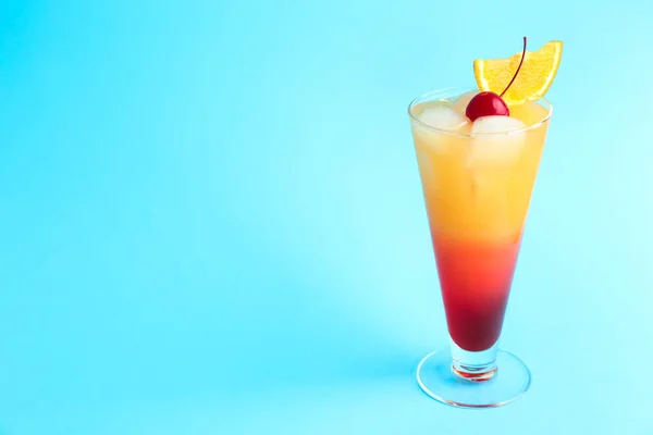 Glass of Tequila Sunrise cocktail on color background — Stock Photo, Image