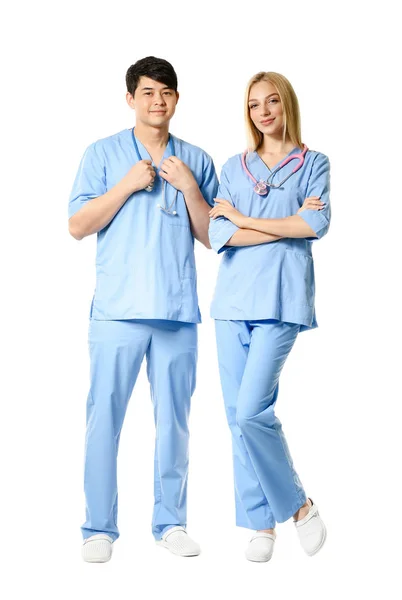 Portret van medische assistenten op witte achtergrond — Stockfoto