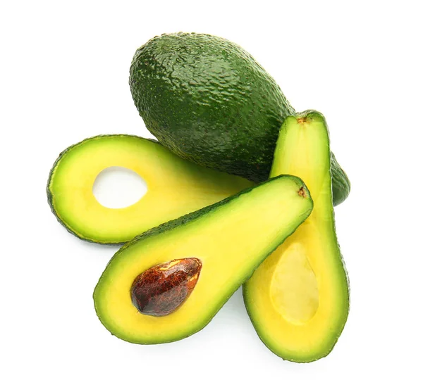 Verse avocado op witte achtergrond — Stockfoto