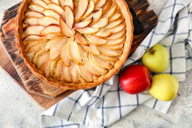 Masada lezzetli elmalı turta