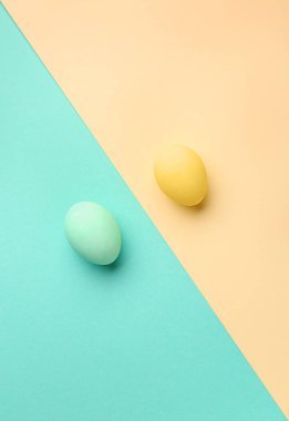 Renkli arka planda güzel Paskalya yumurtaları