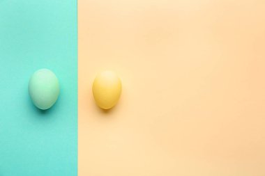 Renkli arka planda güzel Paskalya yumurtaları