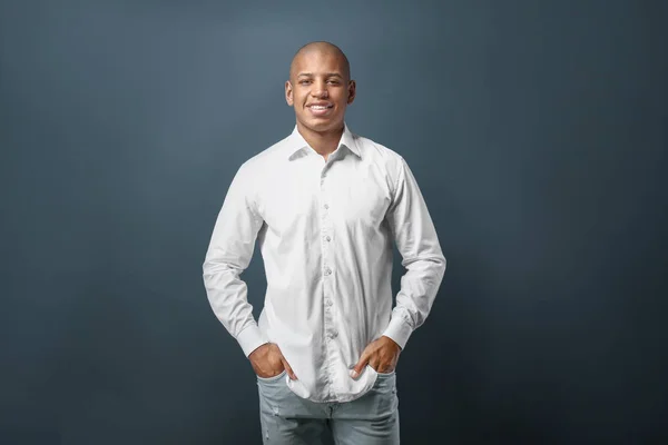 Handsome African-American man on color background — Stock Photo, Image