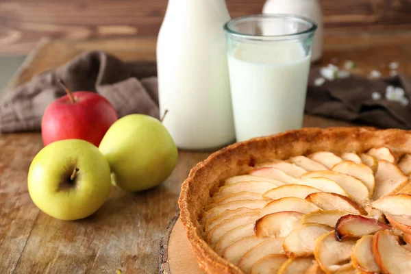 Lekkere appeltaart op tafel, close-up — Stockfoto