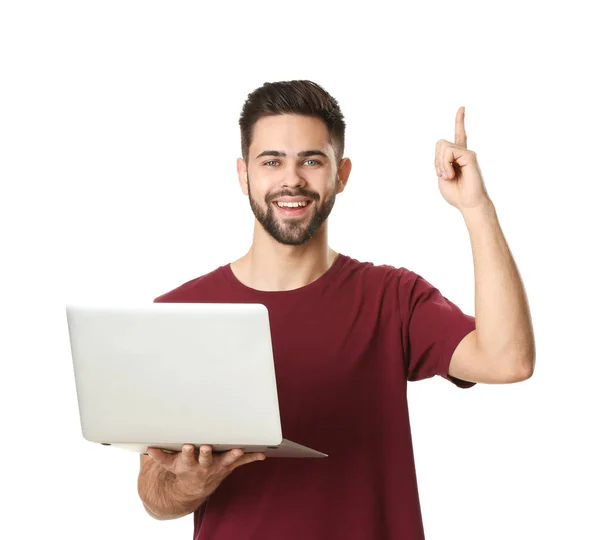 Férfi programozó-val laptop és emelt mutatóujját a fehér háttér — Stock Fotó