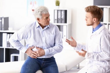 Ürolog ofisinde erkek hasta