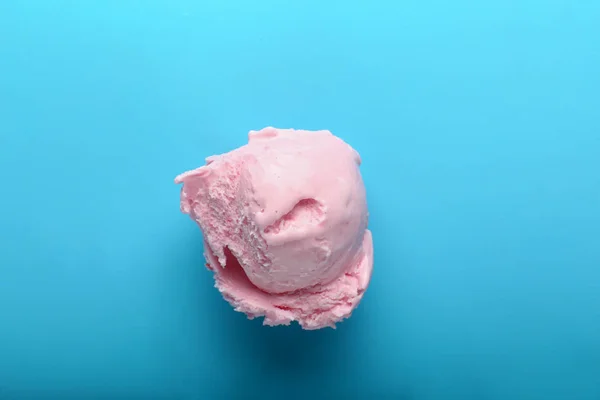 Helado sabroso sobre fondo de color —  Fotos de Stock