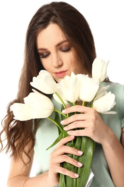 Mulher bonita com buquê de flores no fundo branco — Fotografia de Stock