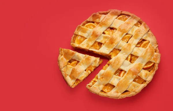 Tasty orange pie on color background — Stock Photo, Image