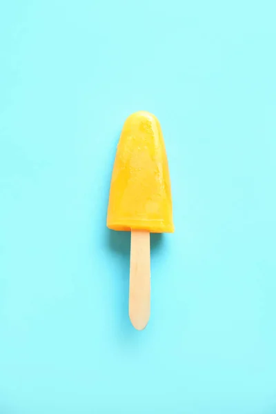彩色背景的美味冰淇淋 — 图库照片