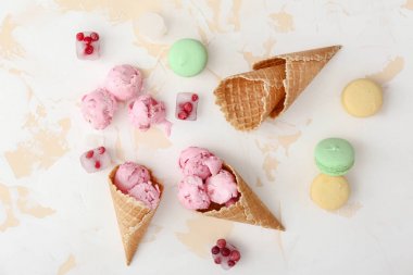 Hafif masada lezzetli dondurma