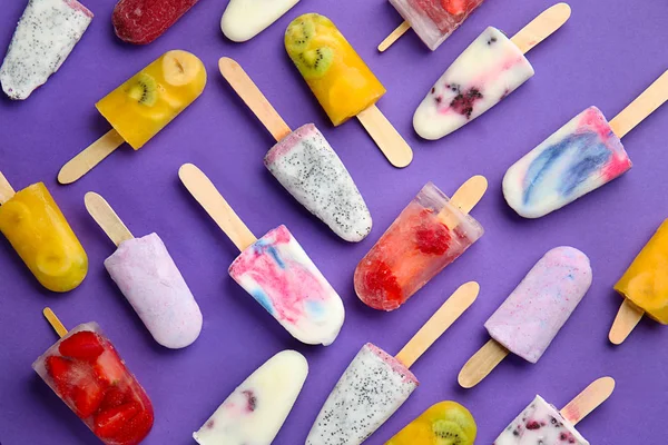 색상 배경에 다른 과일 아이스크림 — 스톡 사진