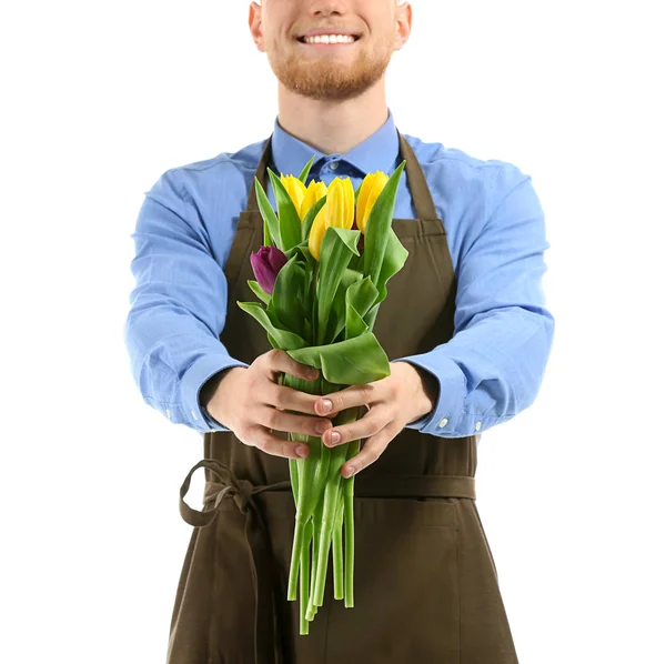 白い背景に花束を持つ男性の花屋 — ストック写真