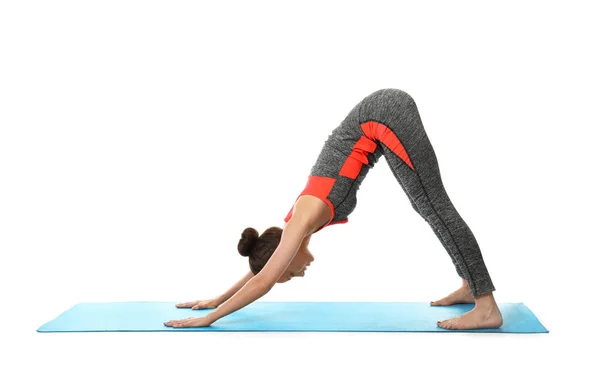 Sportig kvinna utövar yoga på vit bakgrund — Stockfoto