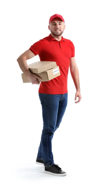 Bonito homem de entrega com caixas no fundo branco — Fotografia de Stock