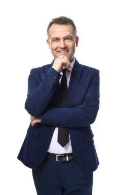 Beyaz arka plan üzerinde yakışıklı olgun işadamı