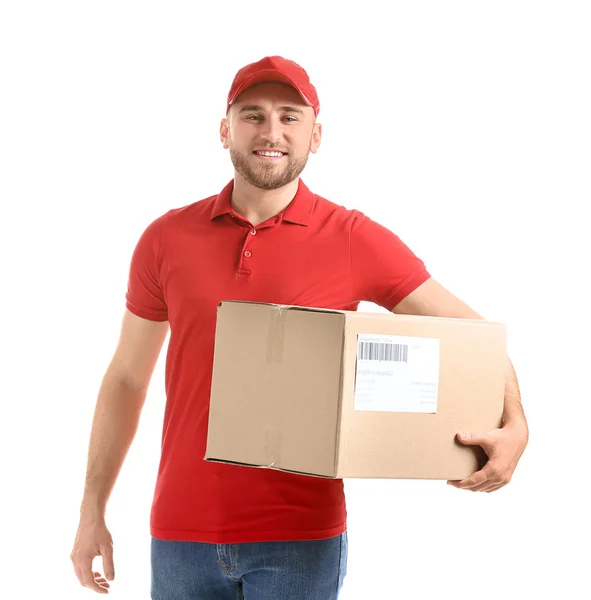 Bonito homem de entrega com caixa no fundo branco — Fotografia de Stock