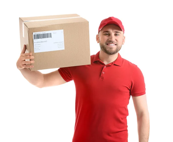 Bonito homem de entrega com caixa no fundo branco — Fotografia de Stock