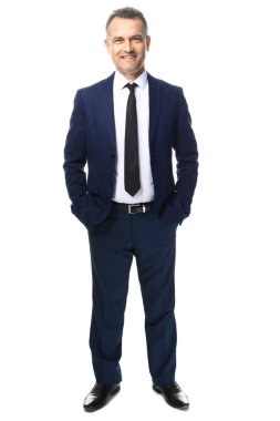 Beyaz arka plan üzerinde yakışıklı olgun işadamı